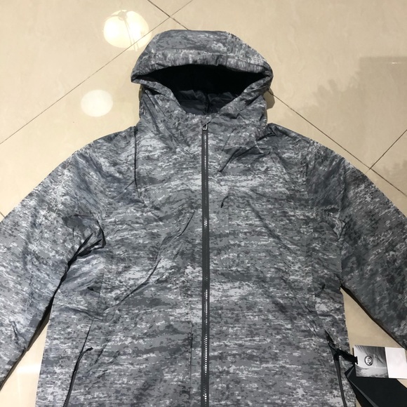 NWT Lululemon Pinnacle Warmth Jacket $398-Size L - Picture 4 of 9
